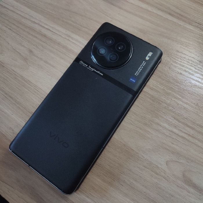 Vivo x90 8+8/256