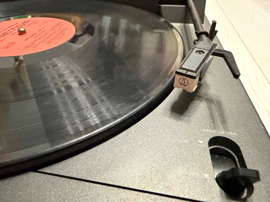 Проигрыватель винила Akai AP M-600