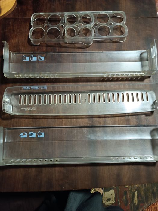 Полки боковые и формы для яиц в холодильник Самсунг