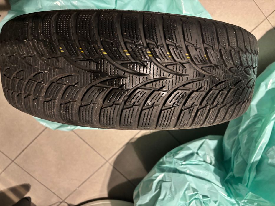 Komplet kół — stalowe felgi ET39 + opony zimowe Nokian WR D3 175/65R15