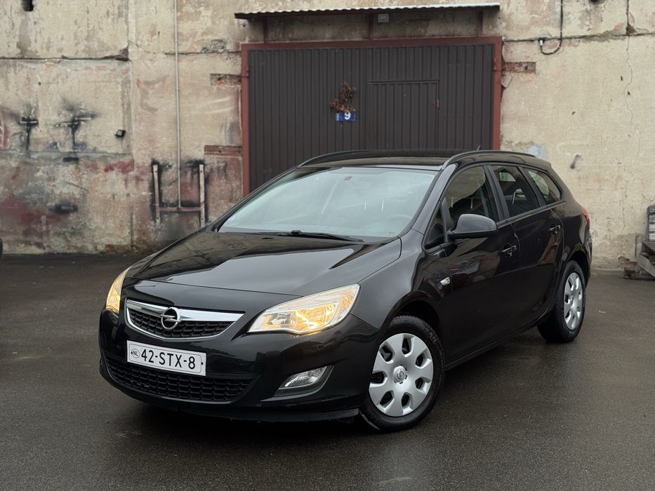 OPEL ASTRA J  2011 рік