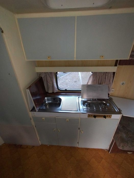 Przyczepa kempingowa stacjonarna Knaus 6,5 m zimowy dach