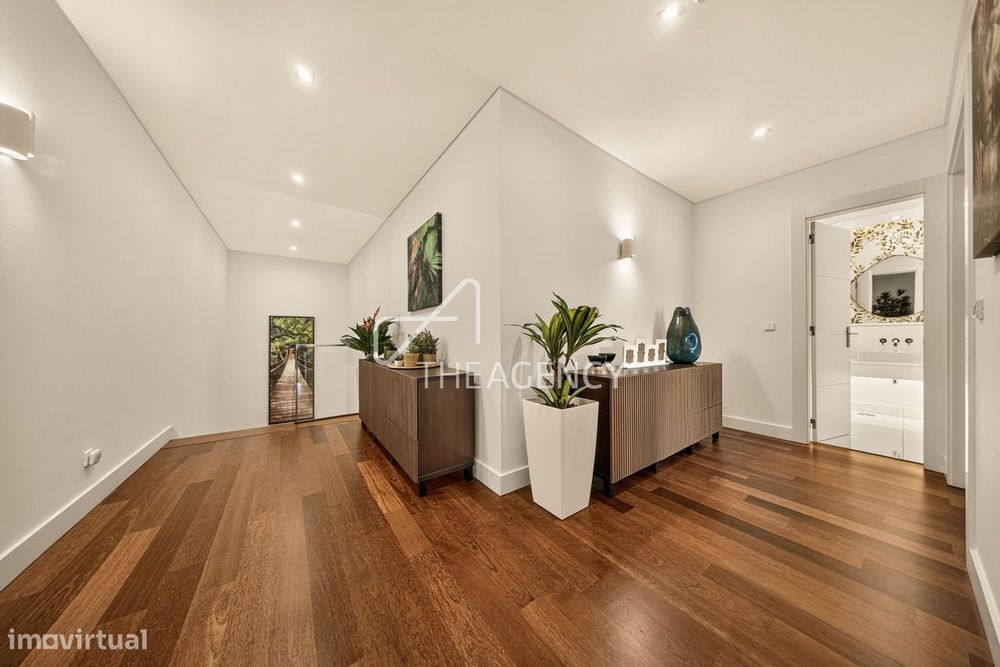 T3 Duplex na Quinta da Marinha: A Definição de Luxo e Exclusividade em