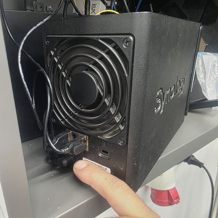 Synology ds211j+ + Seagate 6tb ST6000VN006