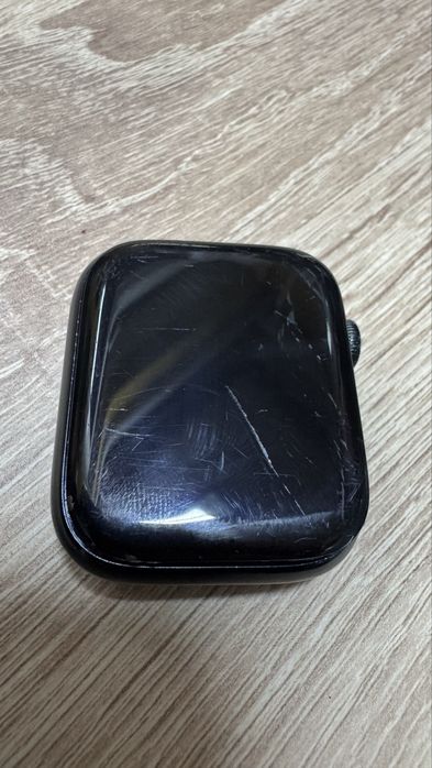 Apple Watch 8 - uszkodzony