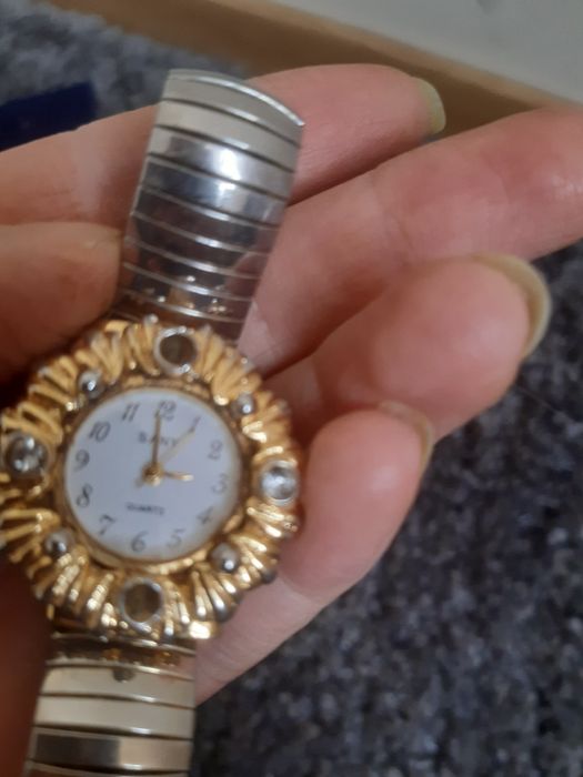 Zegarek złota tarcza vintage retro styl na gumce metalowy Sanny kryszt