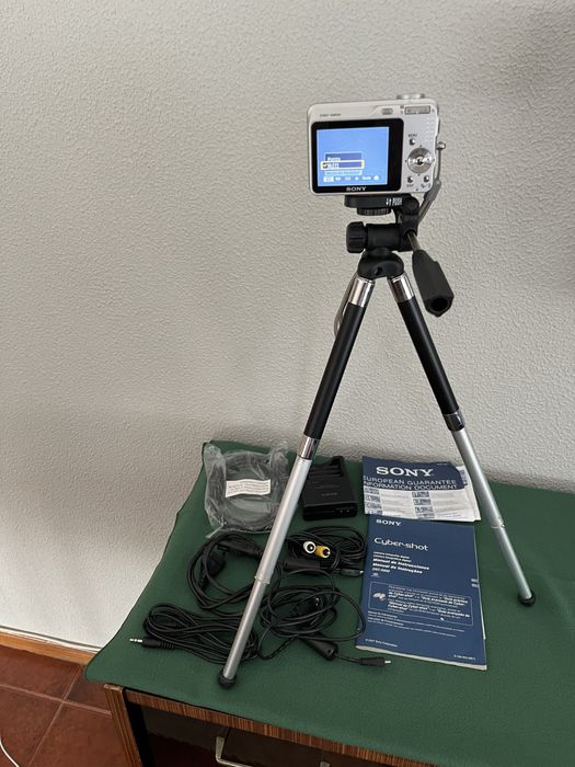 Máquina fotográfica com tripé e respetivo materias tudo impecável