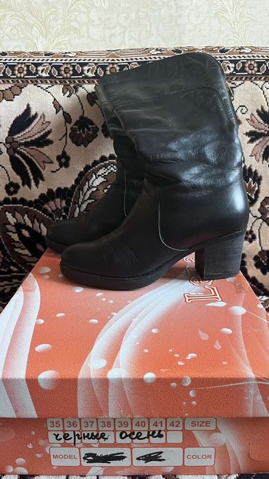 Осінні жіночі чоботи