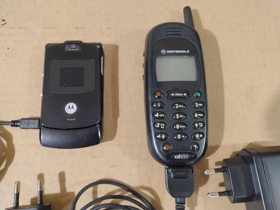 Продам телефон Motorola Razr v3 и Motorola CD930.