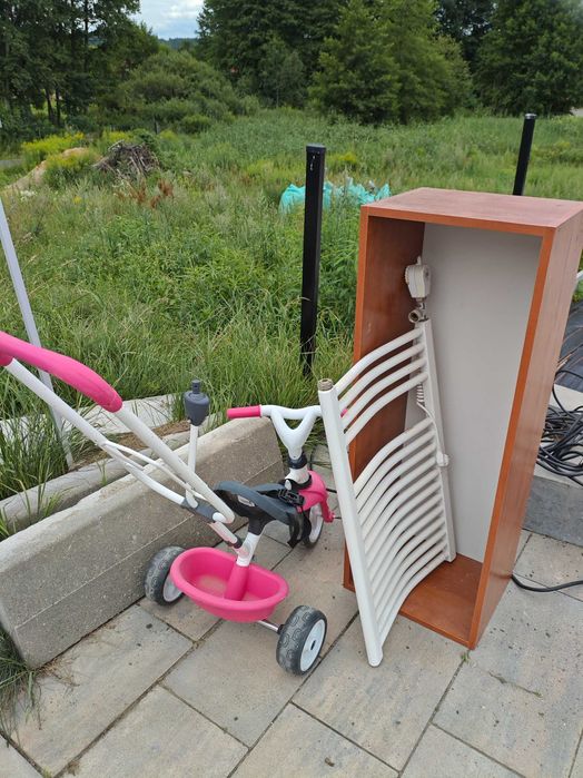 Oddam za darmo grzejnik, rowerek, szafkę