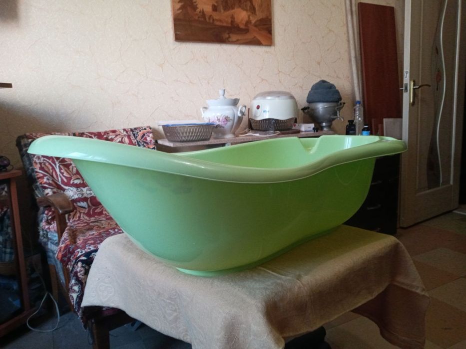 Ванночка для купания с горкой под спинку и сливом