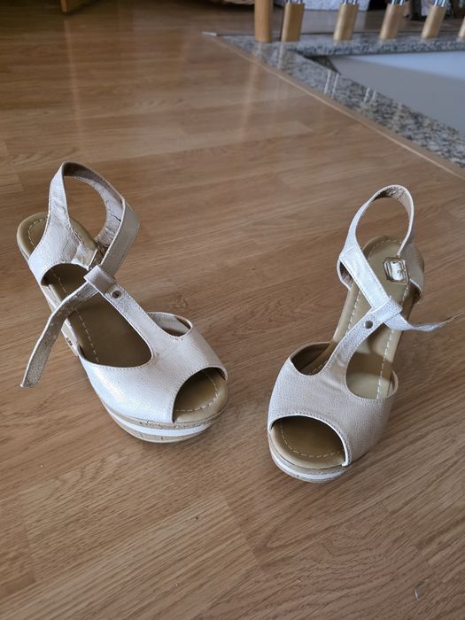 Sapatos salto alto