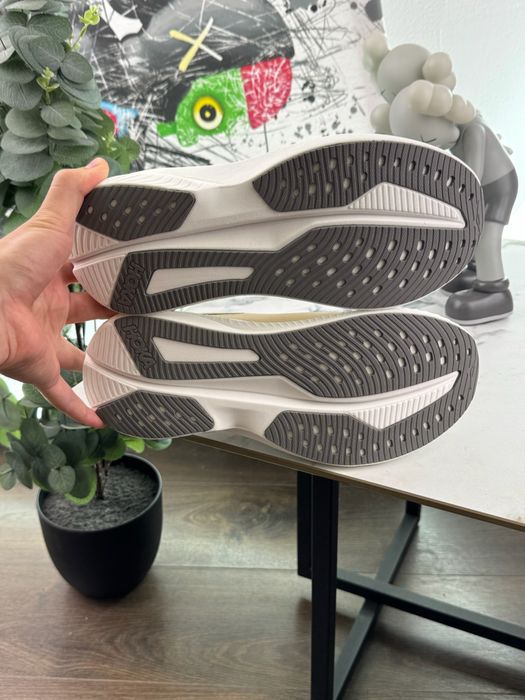Кросівки Hoka Mach 6 42.5 розмір Е16022