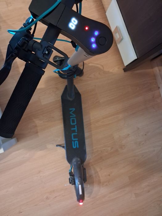 Hulajnoga elektryczna Motus Scooty 8.5 Lite (okazja)