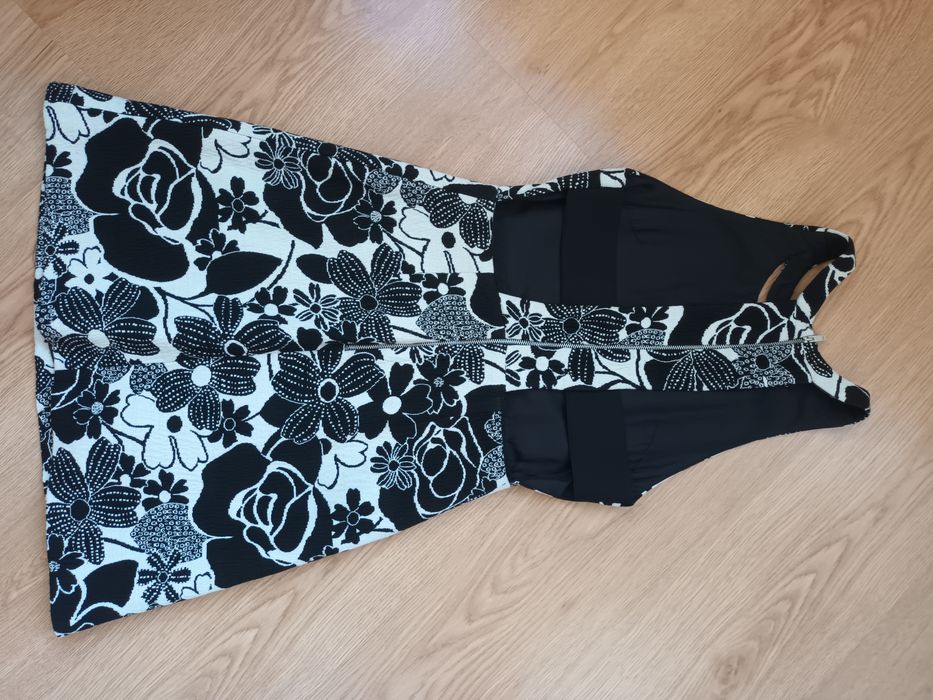 Vestidos padrão da marca zara e pink