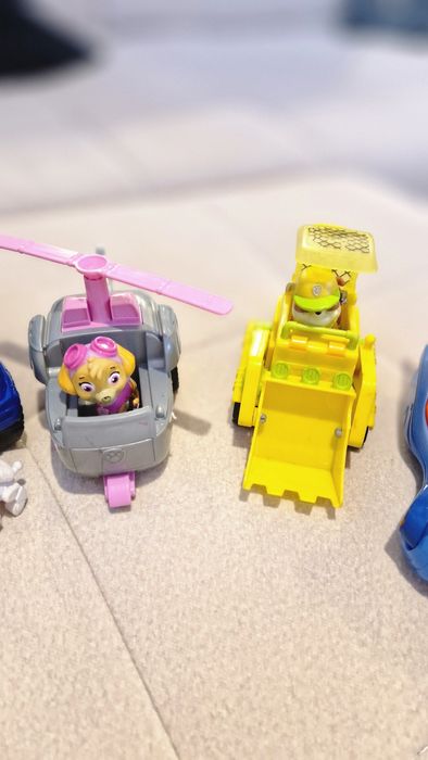 Zestaw samochodów Psi Patrol z figurkami