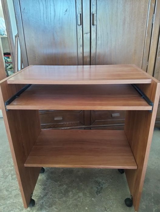 Secretária em madeira nova