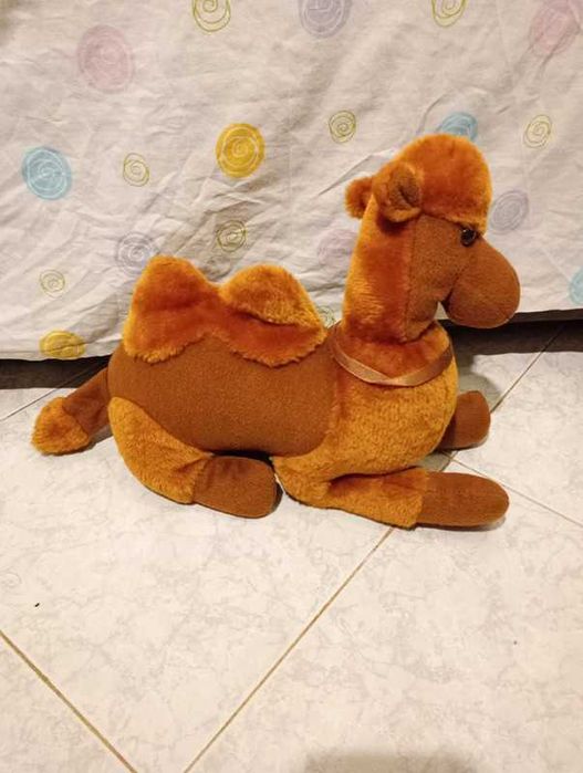 Camelo peluche robotico