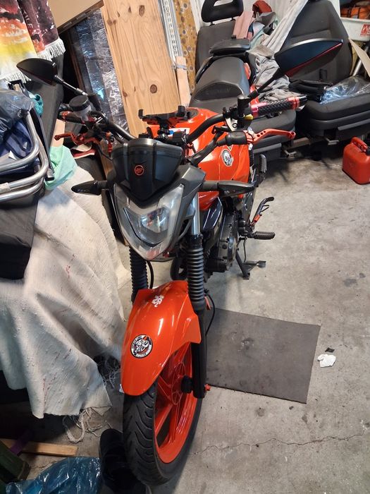 Vendo  moto Keeway RKV 125 1200€