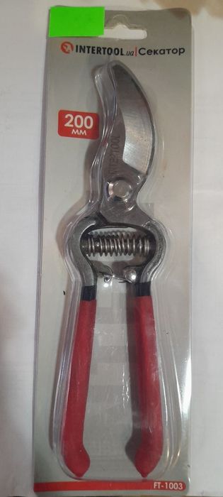 Секатор с пружинным  механизмом