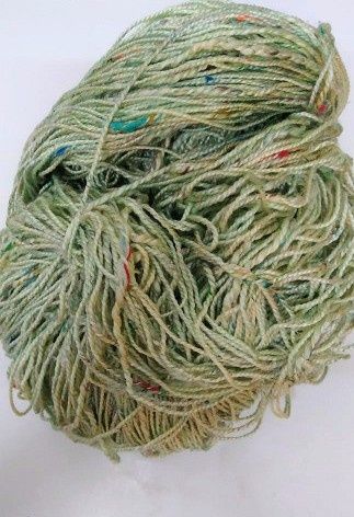 Meadas, novelos e sobras lãs lisas e fantasia. Várias cores - 10€/Kilo