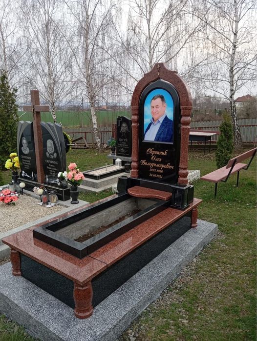 Виготовлення памʼятників під ключ