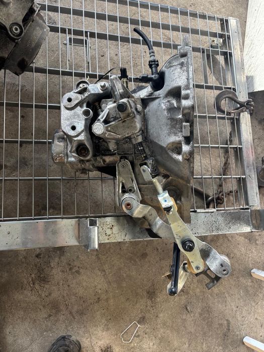 Skrzynia biegów manual Opel astra H III zafira vectra F17C394 1.6 1.8