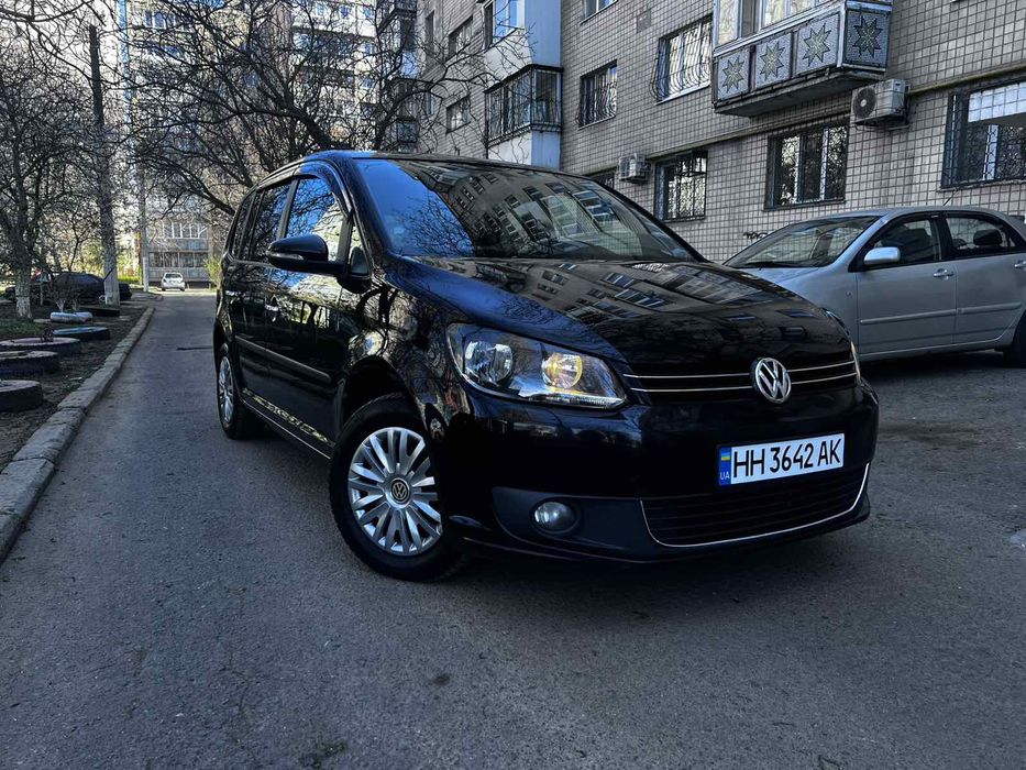 Продам Официальный Тоуран 2.0 дизель