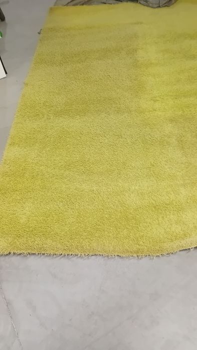 Carpete verde bom estado