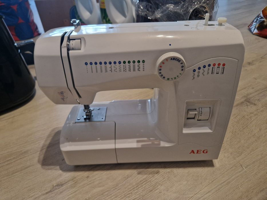 Продам швейну машинку