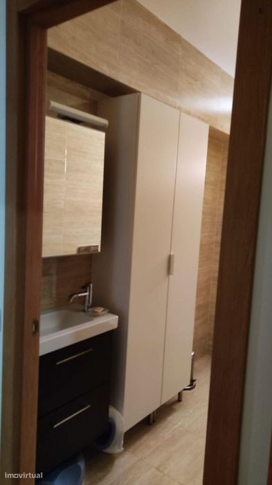 Quarto - localizado em Chelas Lisbon