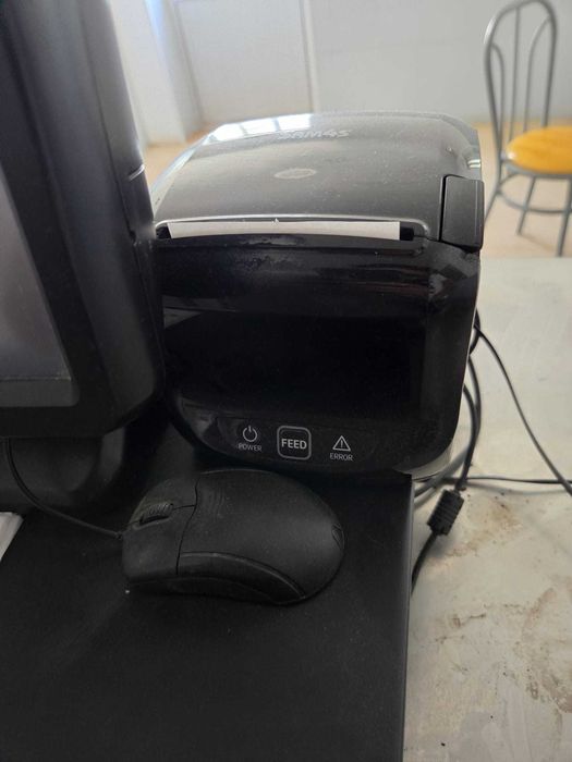 Computador com caixa registradora