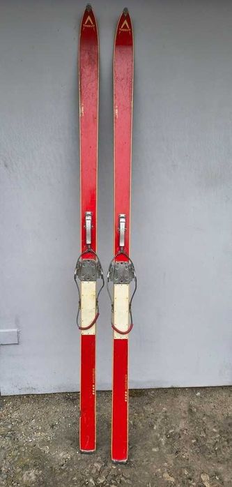 Лижі мисливські, привезені з Швеції.