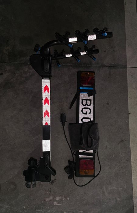 Suporte para 3 bicicletas com  conjunto de luz traseira