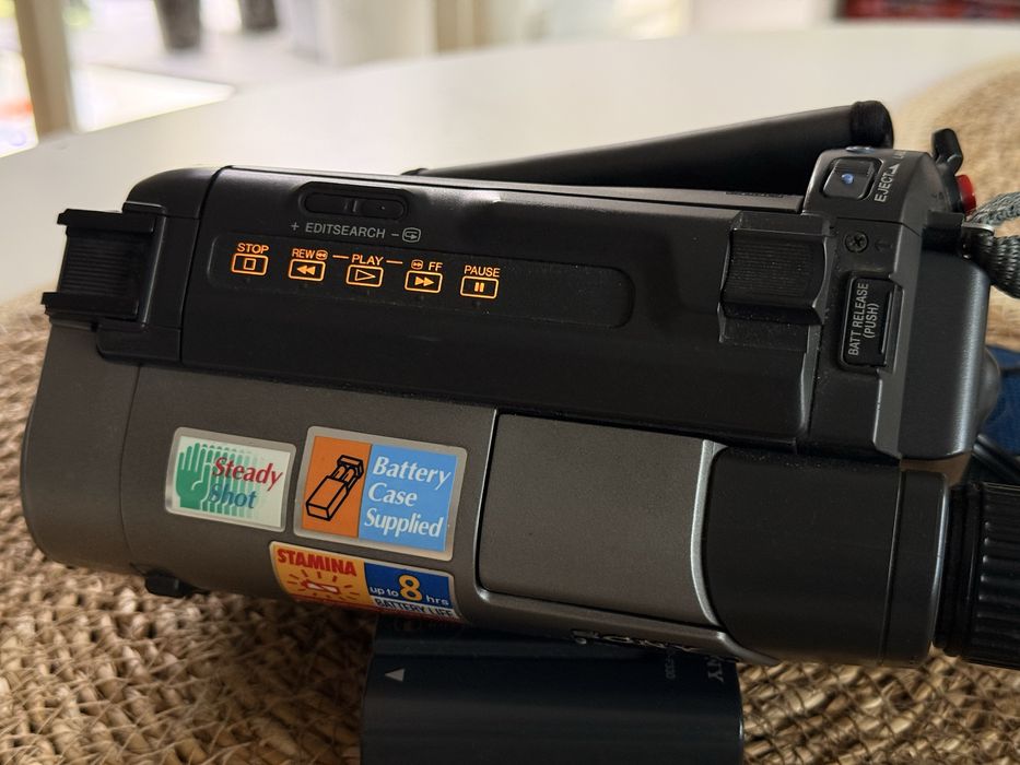 Kamera Sony Handycam Hi8 TR820E