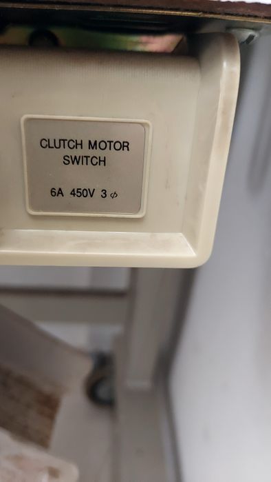 Maquina de cose e corte duplo arrasto Brother