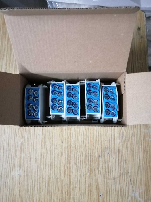 Zacisk przewodu głównego Hlak 25 czarny,niebieski