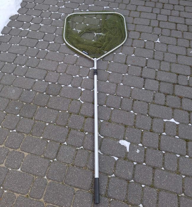 Podbierak do ryb z wysiegnikiem