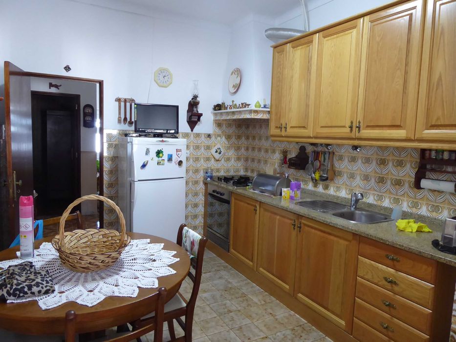 Moradia no centro de Vendas Novas, pronta a habitar
