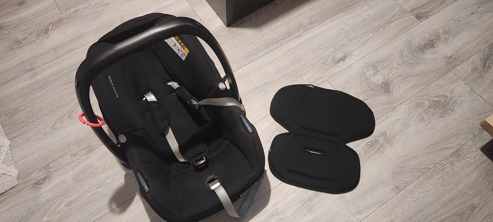 Fotelik dla niemowlaków z isofixem oraz śpiworkiem