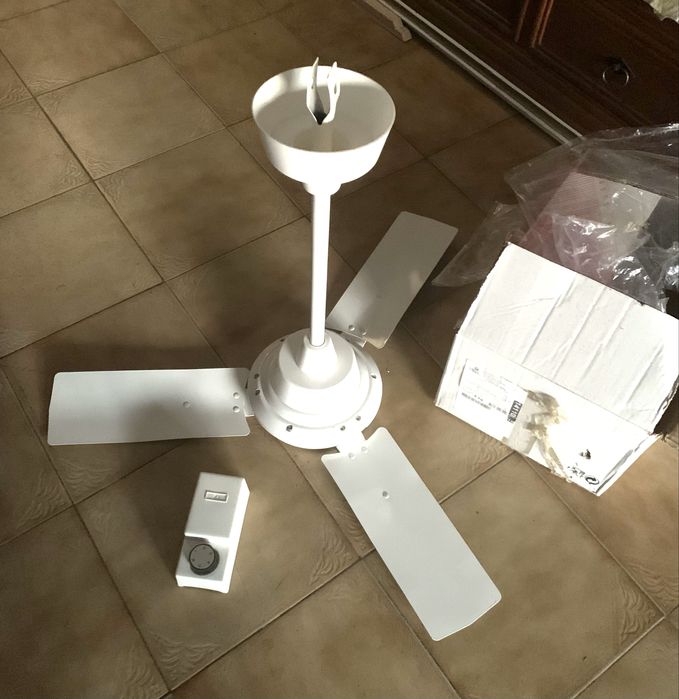 Ventoinha de fixar no teto com aparelho regulador