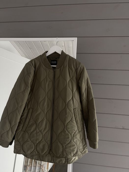 Жіноча стьобана куртка L