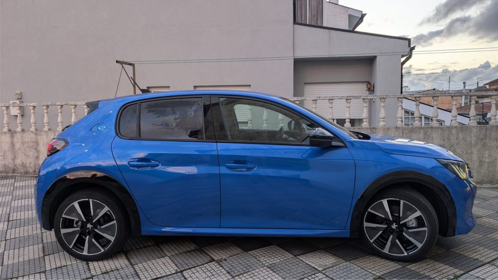 PEUGEOT e208 GT line 50kWH