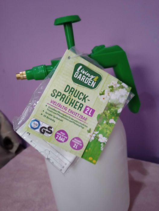 Opryskiwacz ciśnieniowy z pompką 2L