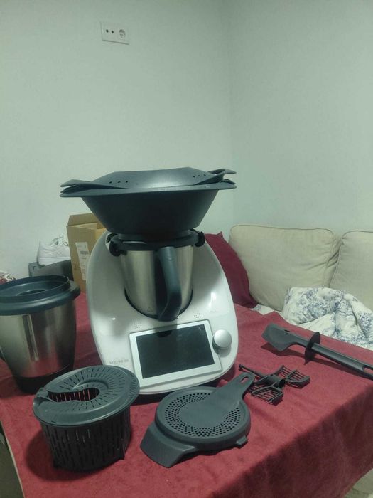 Máquina de cozinha Bimby