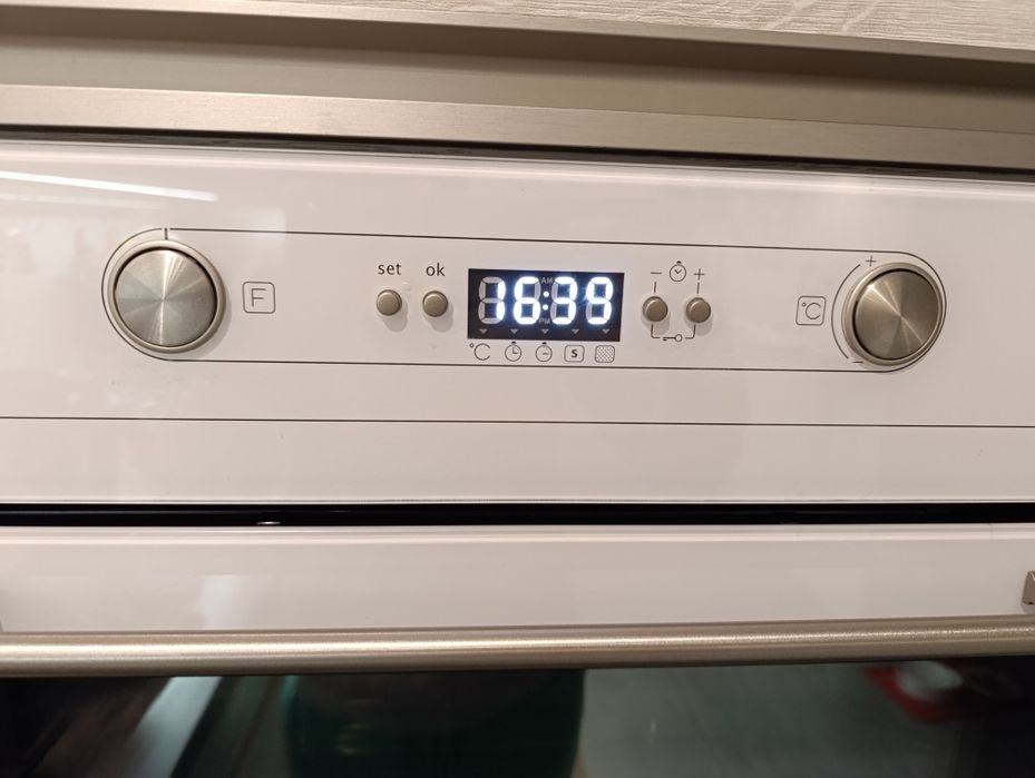 Biały piekarnik Ikea pyroliza