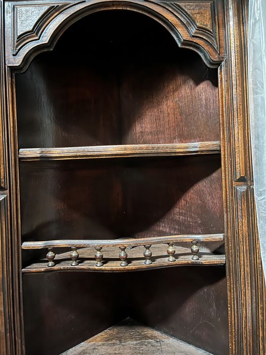 Móvel de canto em castanho