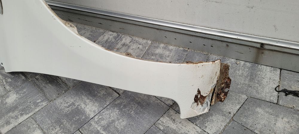 dem0ntaż błotnik prawy przóód yaris ii 068