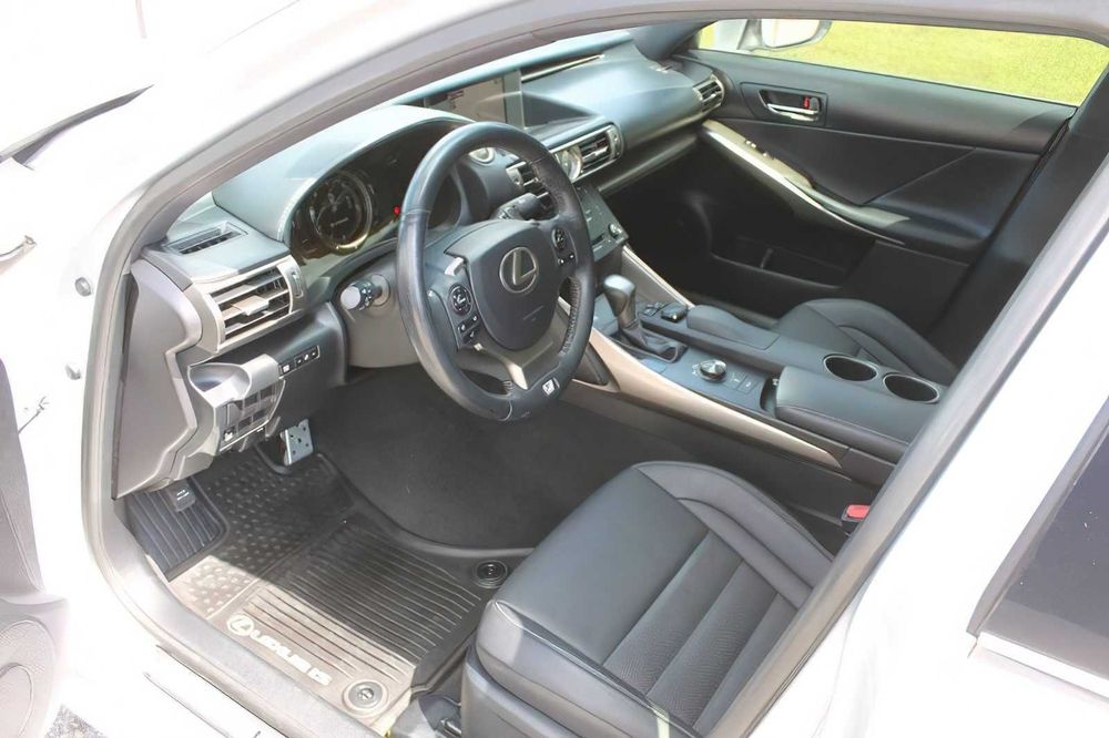 Lexus IS 250 Crafted Line      2015
