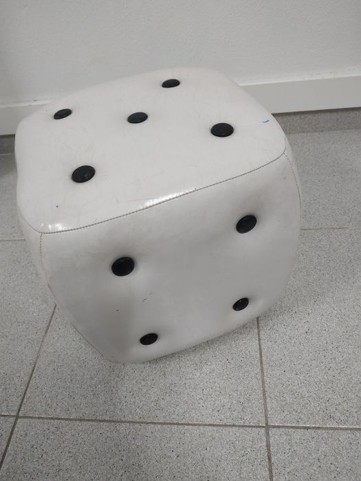 Puff dado preto e branco